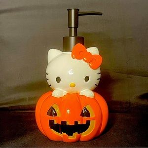 Hello Kitty Halloween Pumpkin Jack O Lantern Lotion Pump Soap Dispenser NEW